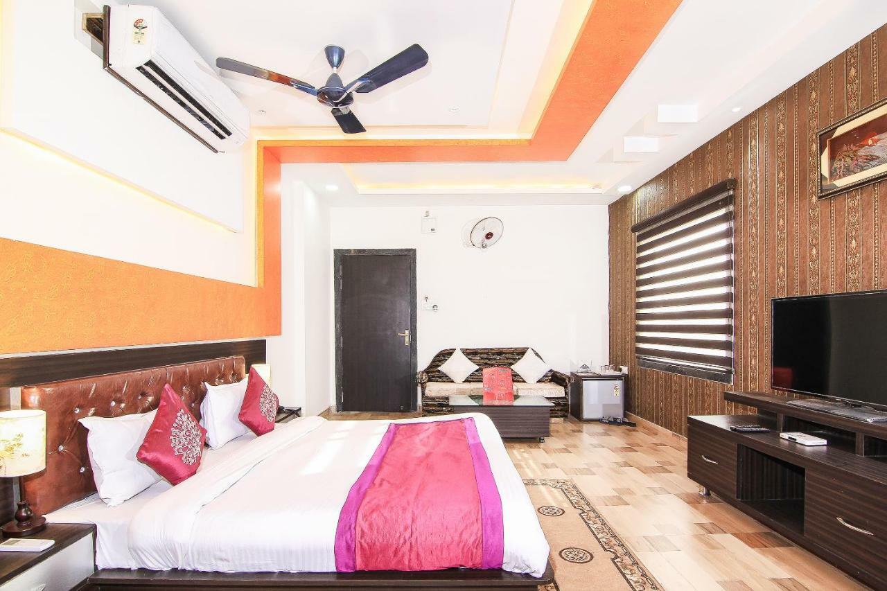Capital O 15422 Shiva Inn Unnao ภายนอก รูปภาพ