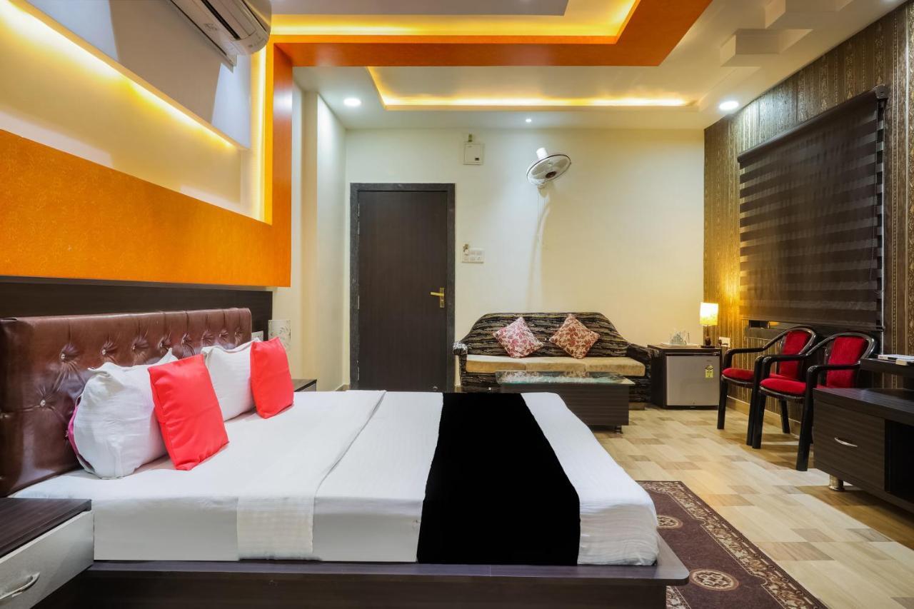 Capital O 15422 Shiva Inn Unnao ภายนอก รูปภาพ